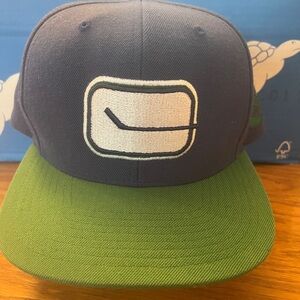 Canucks hat